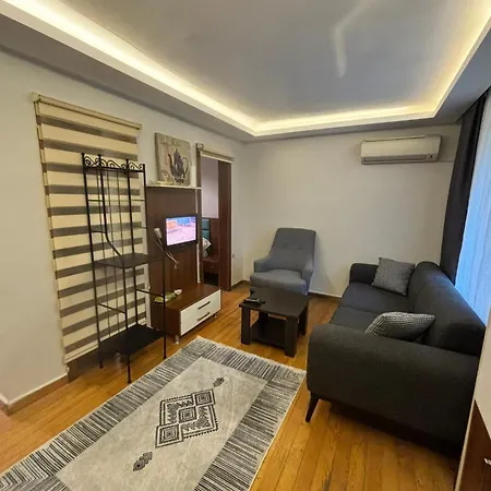 Cozy Garden-level Near Taksim Appartement *
