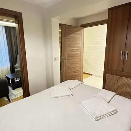 Cozy Garden-level Near Taksim شقة *