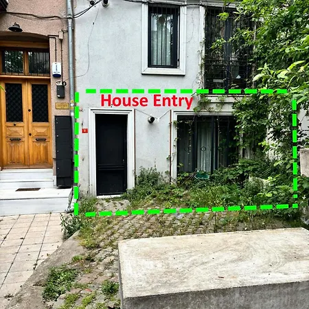 شقة Cozy Garden-level Near Taksim اسطنبول