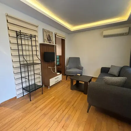Cozy Garden-level Near Taksim Apartman *