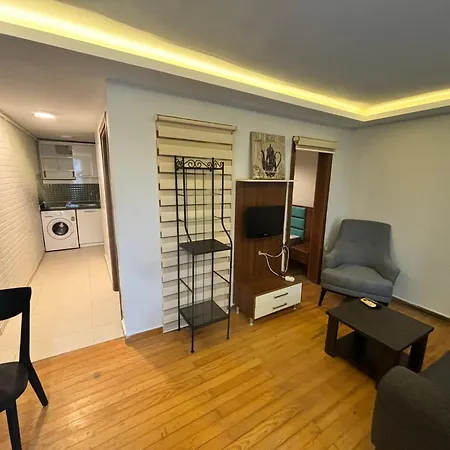 Cozy Garden-level Near Taksim * Isztambul